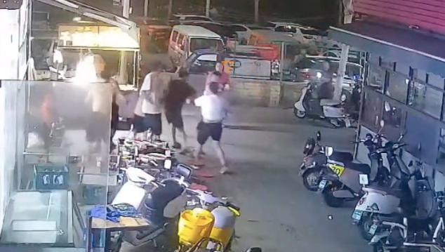 关于河南主场与成都蓉城的比赛场外，还有一件正能量但是却有点黑色幽默的事情在比赛