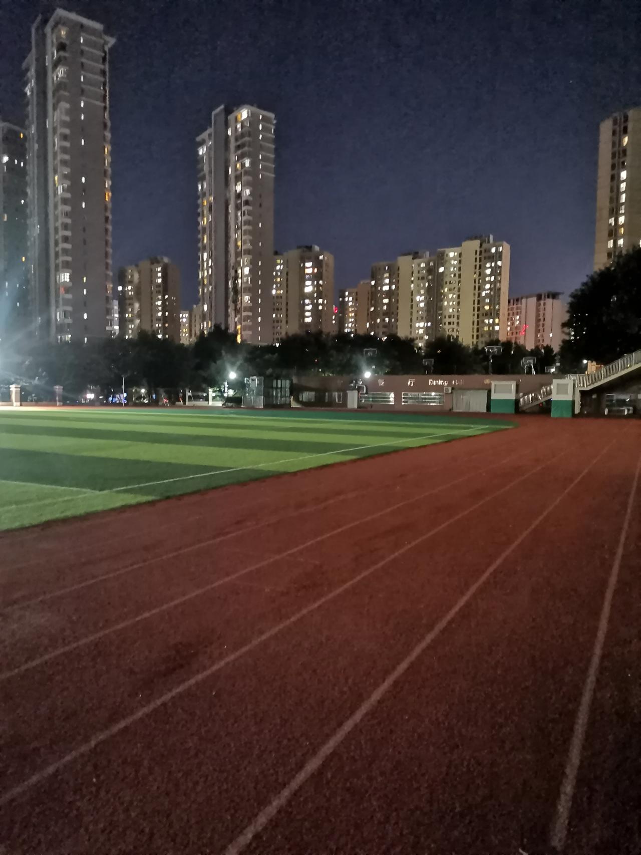 中国核电大跌中国核电今天开盘后迅速破位9元上周支撑位，一路下跌，而且是放量下