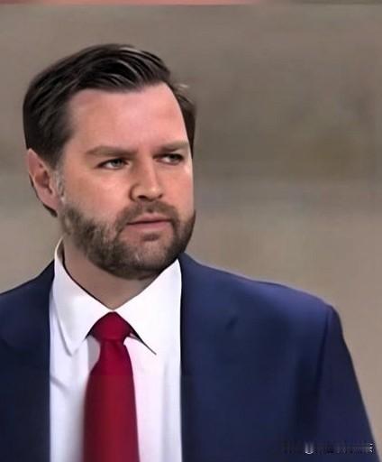 大瓜，白宫幕僚爆猛料，揭特朗普团队内幕特朗普及其白宫内部的权力斗争再现。当