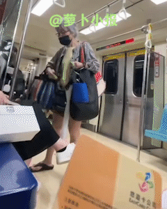 “踹的那叫一个解气，这一脚把我给看爽了，但我又担心他被讹上……”9月29日，中