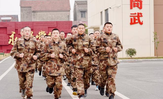 荆州预定新兵走进武警营区沉浸式感受强军脉动筑牢从军初心很多人都好奇军营到底是