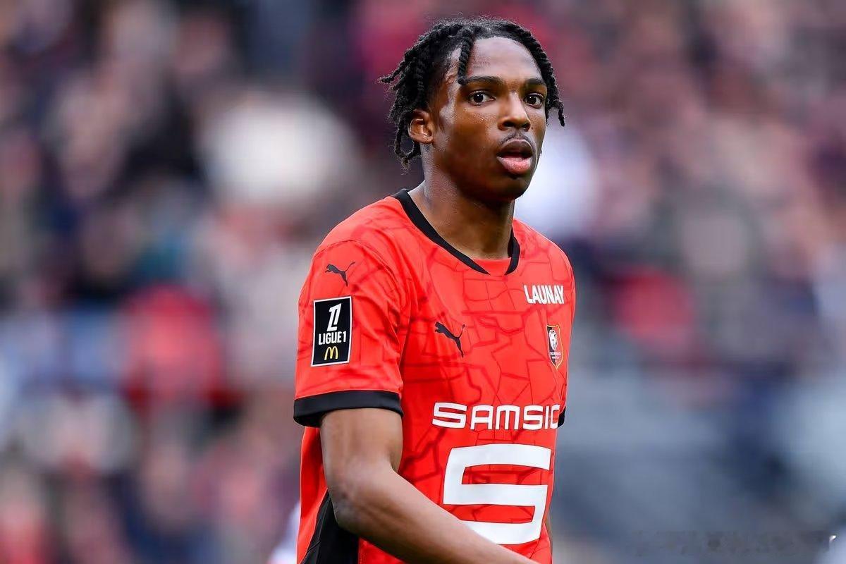 雅各布斯透露利物浦害怕切尔西再次截胡利物浦就雷恩后卫雅凯转会达成原则性协议正如此