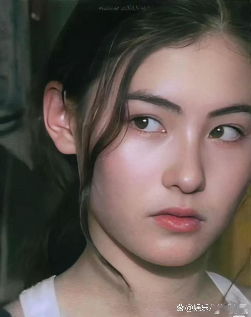 绝世美少女张柏芝，就连身材微胖时期的怼脸镜头，依旧360度无死角，不愧是公认顶级