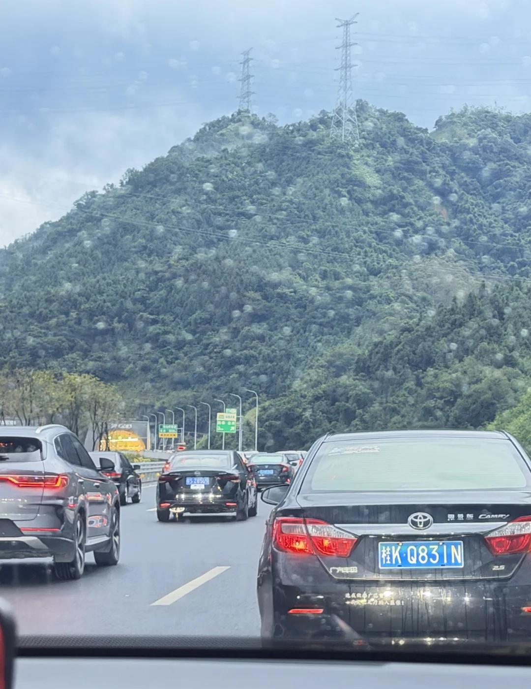 回广州路上堵疯了🫠到底为什么今年大家这么早返程啊，广西回广州方向，高速高速堵
