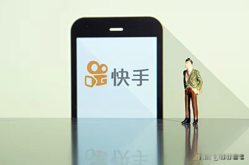 22号晚到23号凌晨，快手可真是经历了至暗时刻。22日晚22时左右，快手直播间大