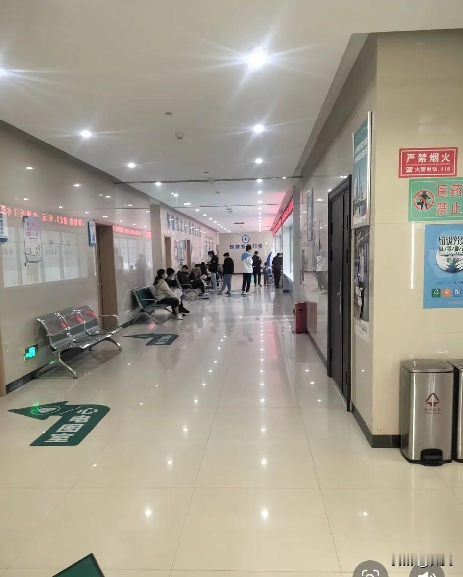 太揪心了！昨天去医院探望生孩子的表妹，看到一位产妇的遭遇真让人心里发酸！剖