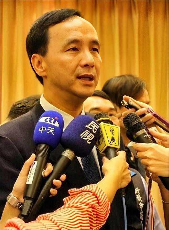 9月3日，朱立伦声称，领导抗战的是中国国民党，中共有参与，但是并非主要战场，抗战