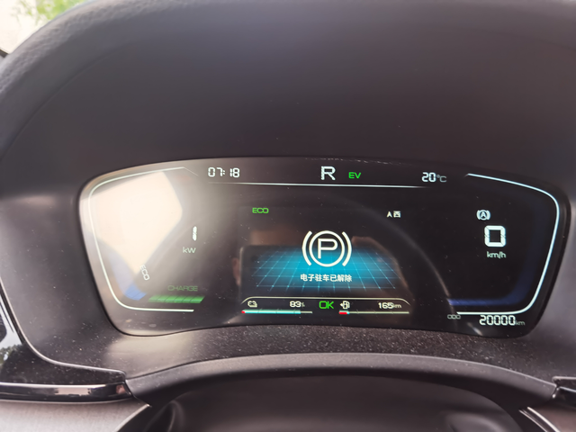 比亚迪真是被长城拿捏了呀早上看见车两万公里整了拍了张照片，刚走了几十米，蹦出来