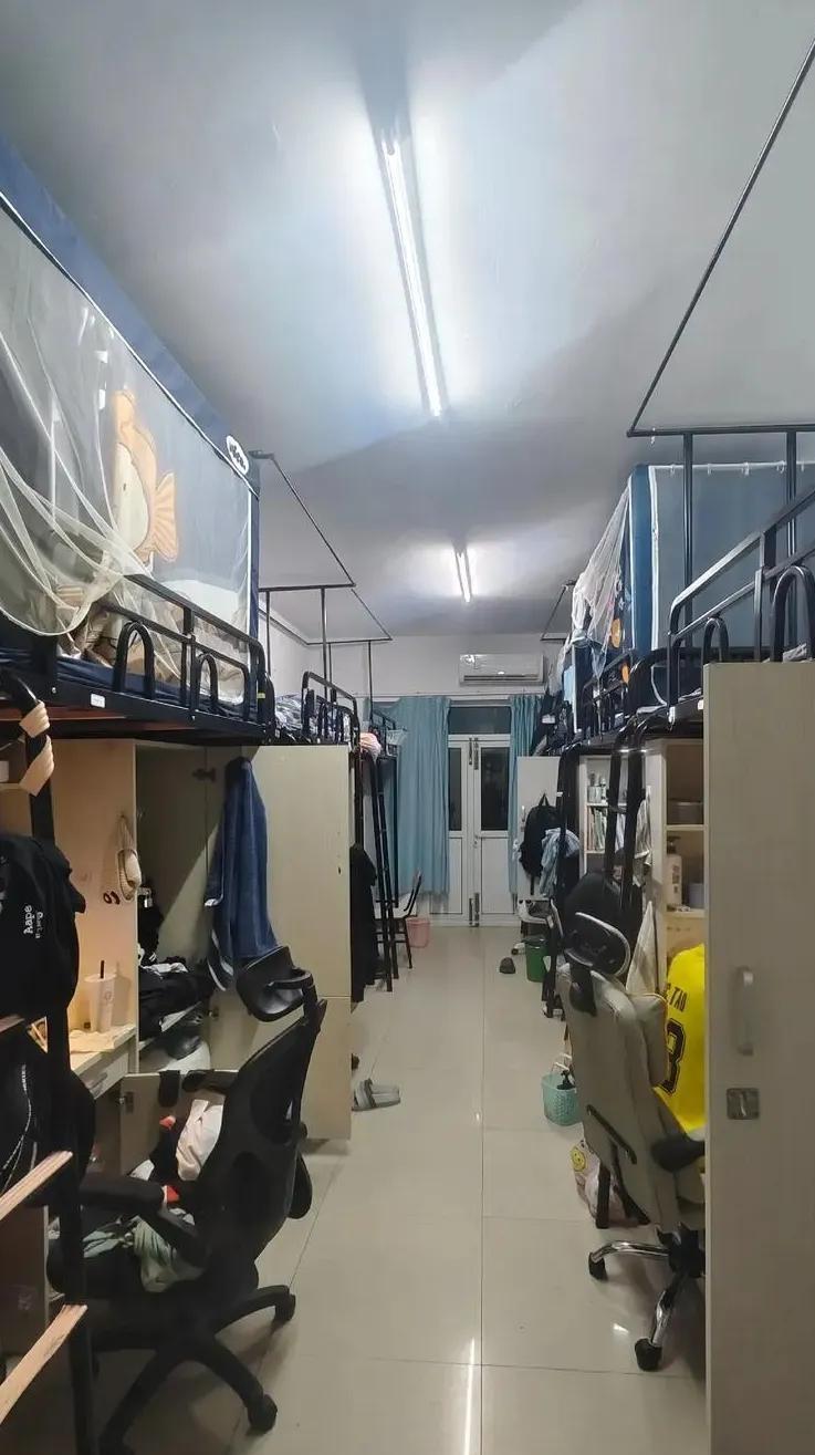 上了大学，最大的一个陷阱就是你的宿舍。最新高校学生行为调研显示，超过六成大学