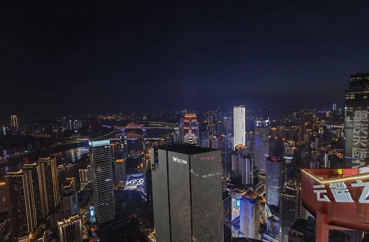 重庆为什么这么多高楼大厦我发现重庆的银行好多啊。而且每个银行的建筑物都很高，感