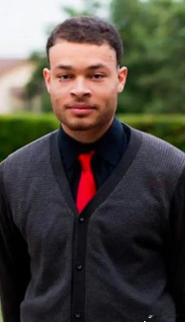 唉！又是个年轻面孔…31岁老师本该在教室里改作业，现在却成了白宫外的枪手。