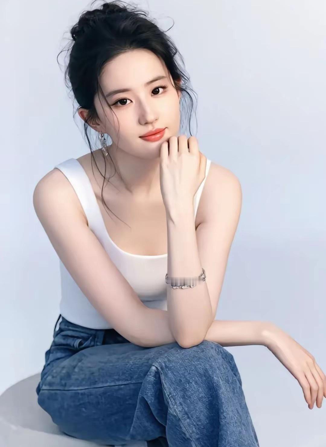 刘亦菲清纯写真，温柔的邻家女孩。​​​