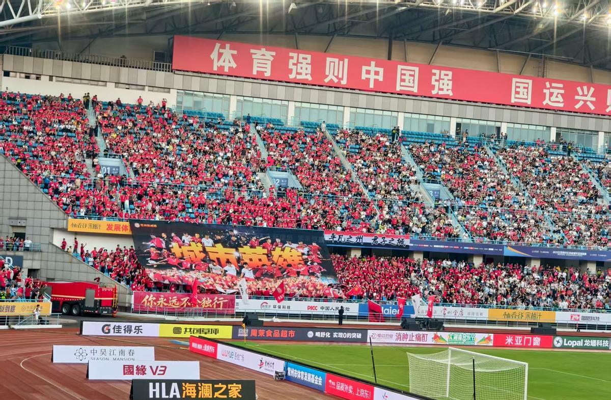 25分钟0-2，周末被徐州当众打脸。常州球迷已经提前关直播。一周后集训钱花光
