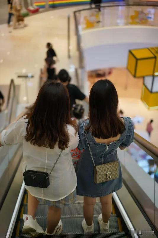 没钱一定要这样做1、多睡觉睡觉不仅可以养精蓄锐，还可以帮你节省开支，因为