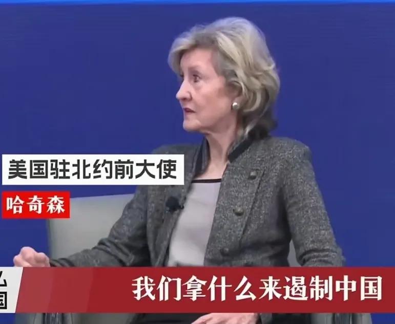 毛主席早就说过:美国人的话是一句也不能相信的，轻则，国家困顿，重则，亡国亡党。