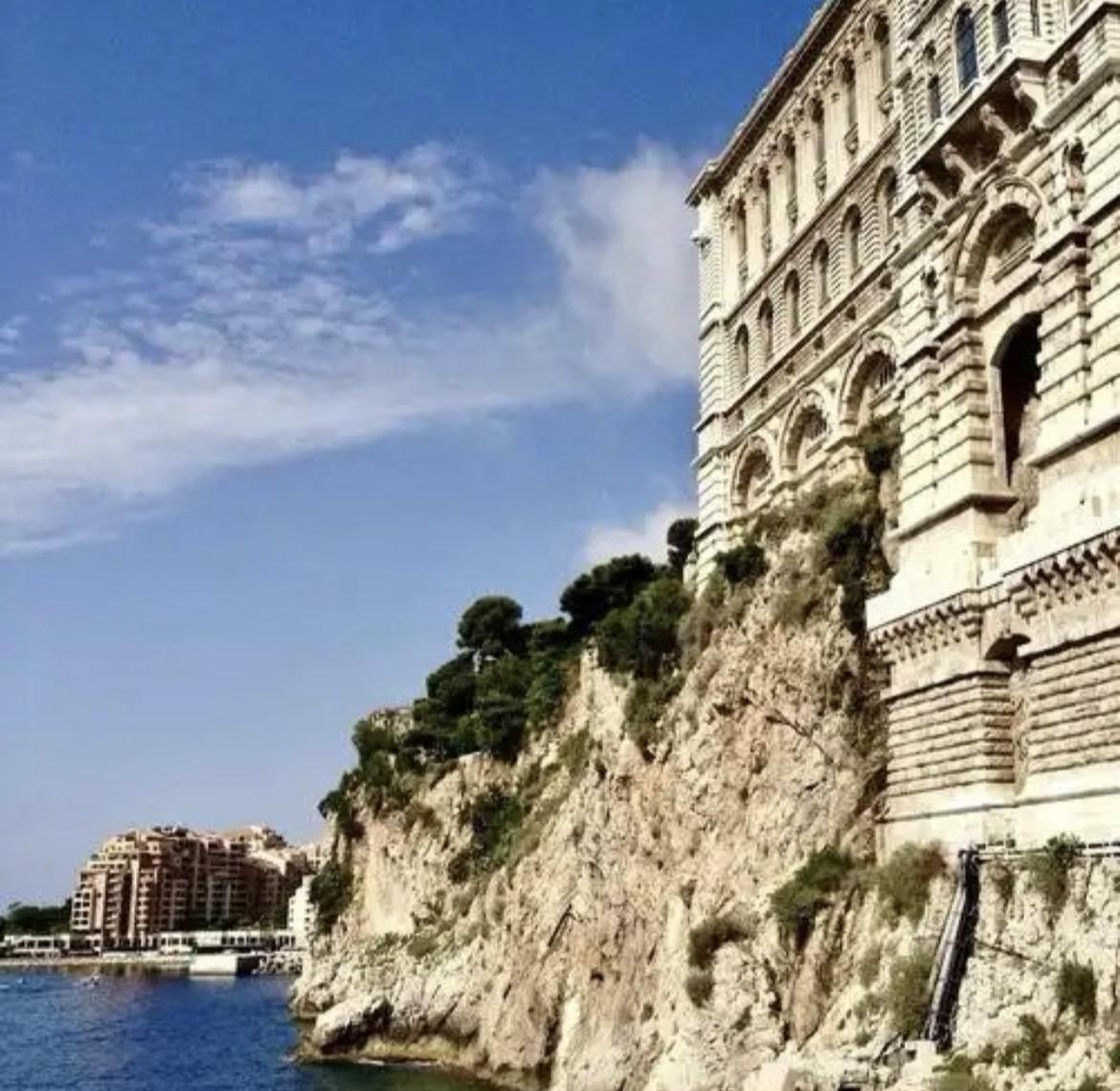 两平方公里的奢华孤岛——摩纳哥见闻摩纳哥，这个全世界第二小的国家，面积只有两平