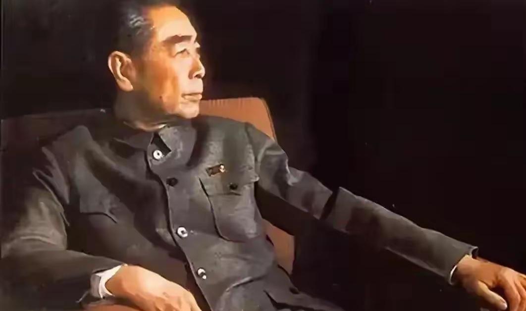 1954年9月，一道人事调整悄然落定。周恩来的名字，从新军委的委员名单里消失了。