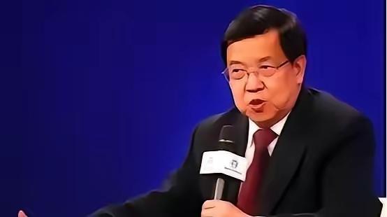 龙永图：暂不讨论中国崛起，先回答三个更重要的问题。第一，什么时候全球的精英会把孩