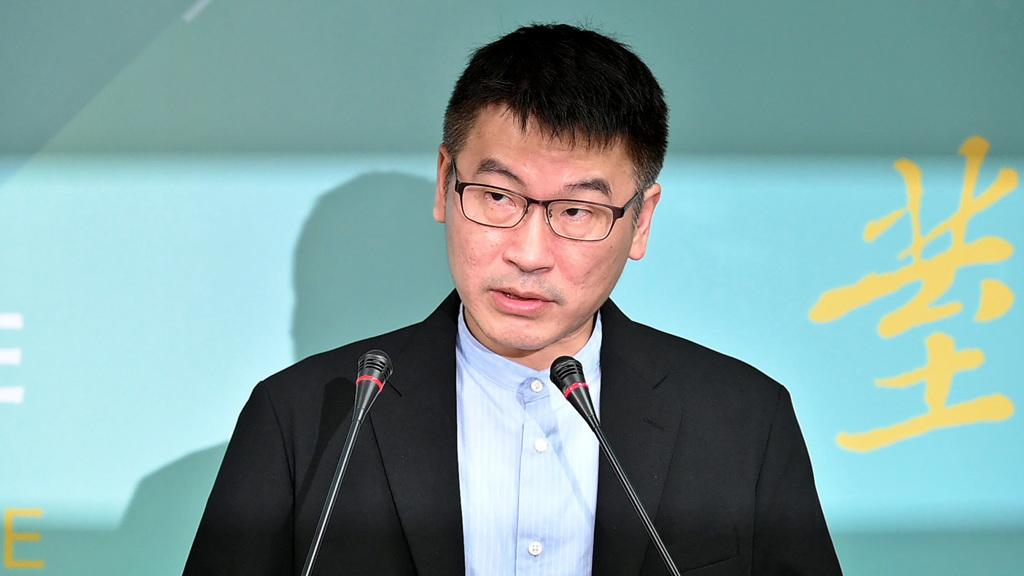 梁文杰“仰鼻息说”挨轰改口粉专批羞辱农民：接下来要班班有释迦？陆委会副主委梁