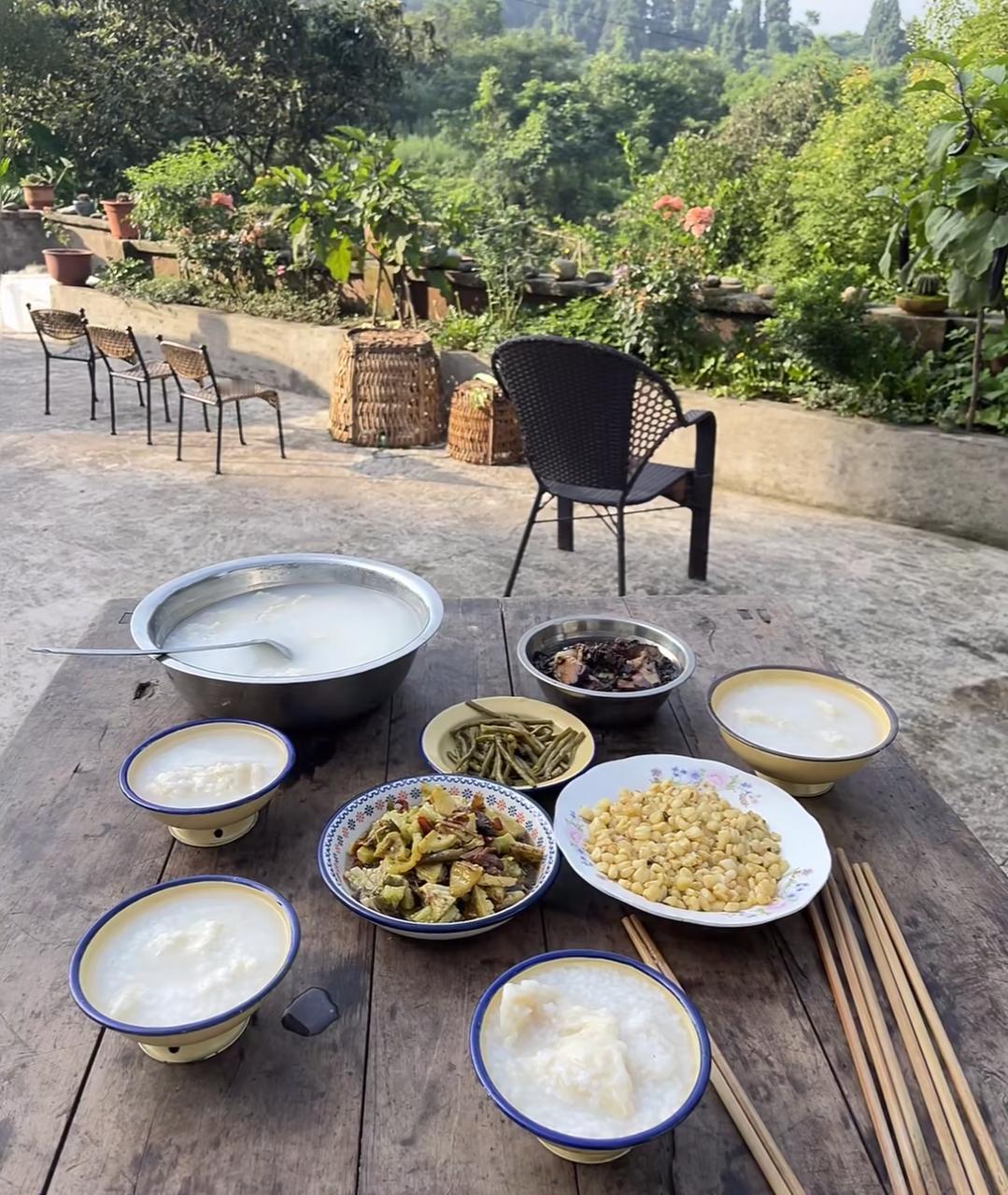 吃饭时老公突然问我有多少存款，我心里咯噔一下，果然没好事——他想换辆10万到15