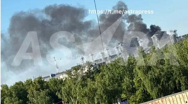 图文：乌军使用红烈鸟巡航导弹打击俄切克萨雷的进步军工厂据俄罗斯电报频道Ast