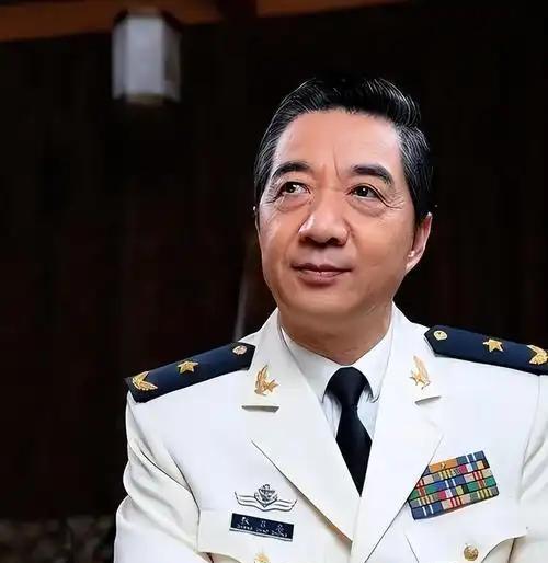 ☁2017年，海军少将张召忠面对镜头时潸然泪下，义愤填膺地表示：“南海49