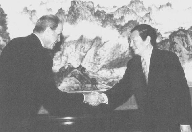 朱镕基与上海迪士尼   很多人都知道上海迪士尼乐园，大家也都知道迪士尼其实就是