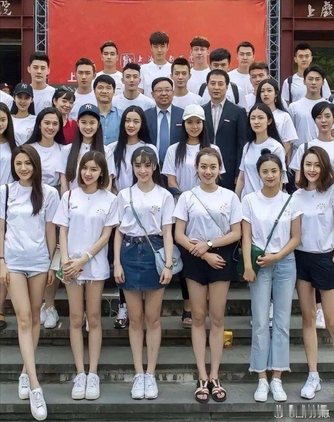 田曦薇从小就是班花级别的颜值，这美貌也太出众了！