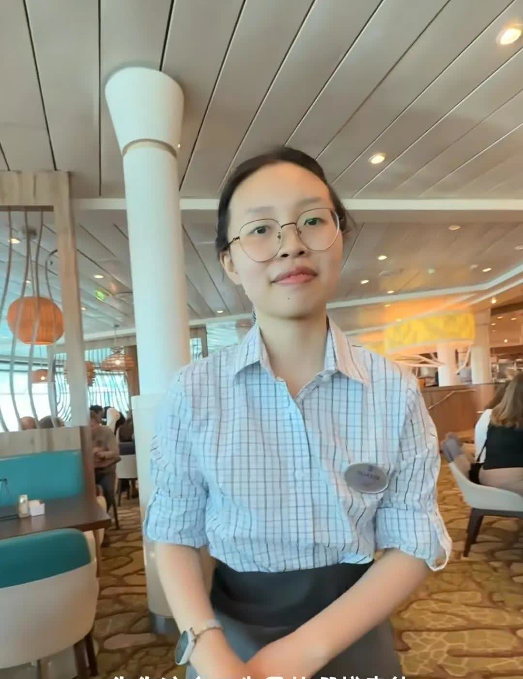 在大游轮上工作的中国人。（如图所示）有国内网友在坐美国大游轮旅游，发现有吉林