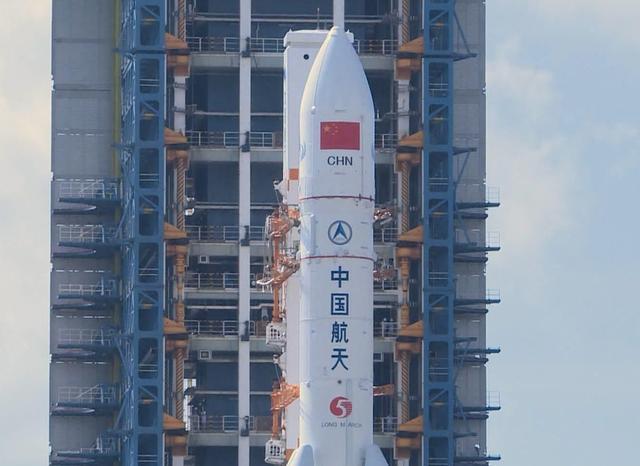 中国航天今天直接干出世界级新突破！别人玩了十几年的火箭回收套路，我们不照搬、