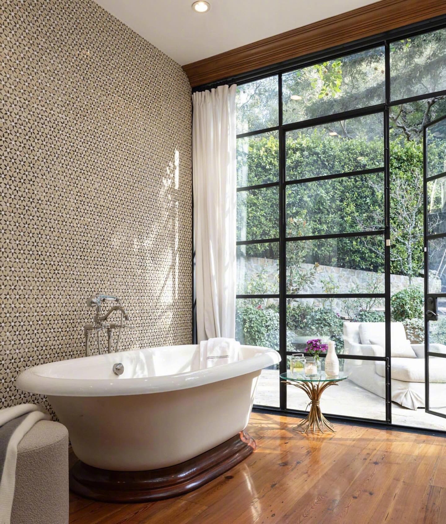 詹妮弗洛佩兹JenniferLopez挂牌出售她她早年买的一栋位于Bel