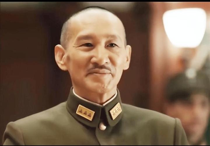 1935蒋介石去四川峨眉山游玩，途中兴起，他找了一位高僧为他卜了一卦。高僧对他说