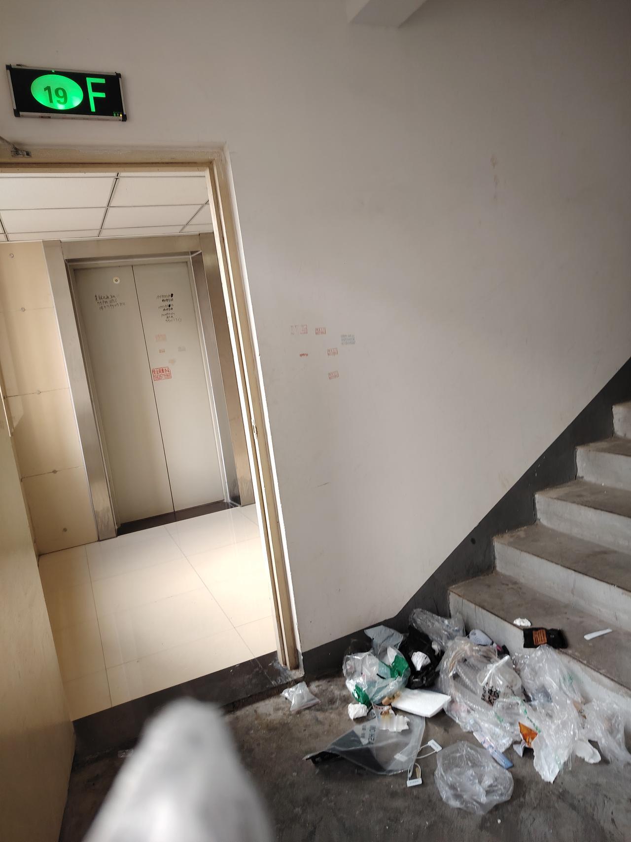 郑州市真是该整治了。不要骂我嘴毒，在郑州市金水区某小区租房生活了