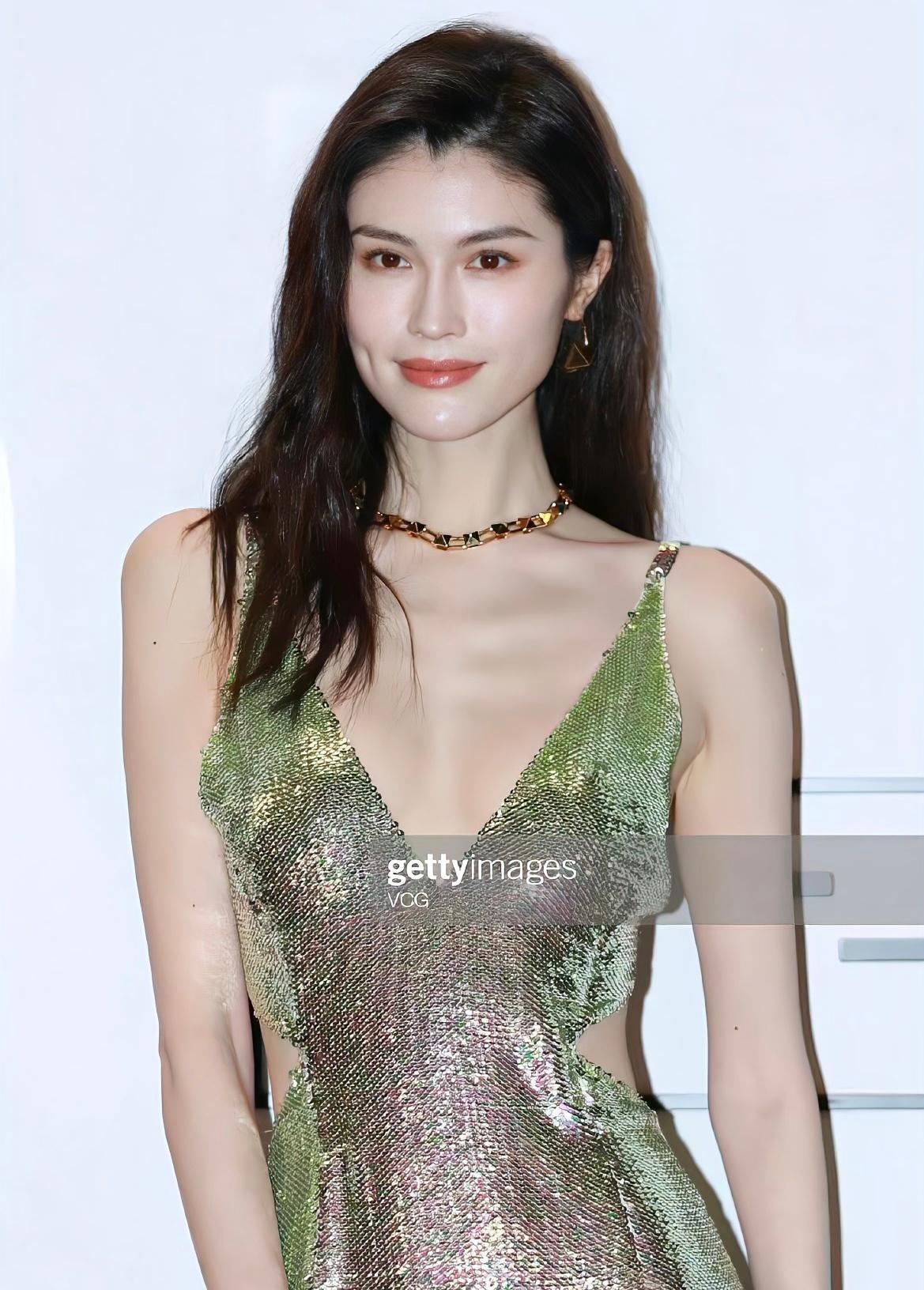北京面签偶遇何穗在g社镜头也美貌真的如此惊人难怪能当模特[吃瓜]​​​
