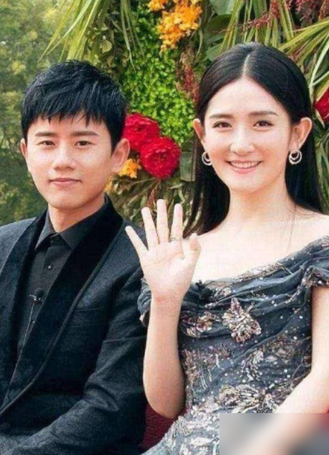 2011年，张杰跟谢娜准备结婚，张杰跟谢娜提出要拿8000万，在上海汤臣一品买一套550平的大房子。