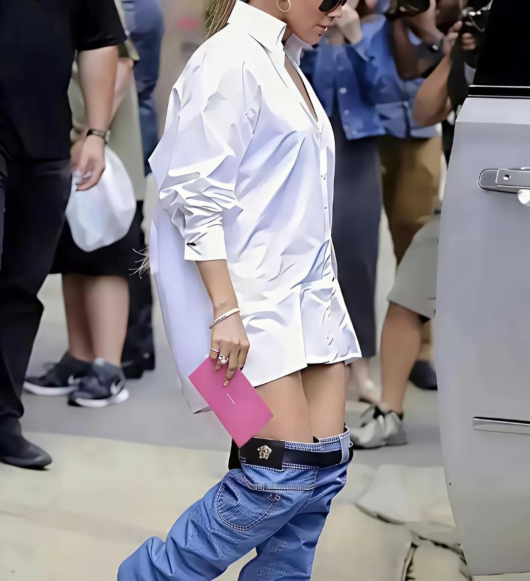 有人说这是美，是艺术，是时尚……也有人告诉你，这就是“伤风败俗”就这，你