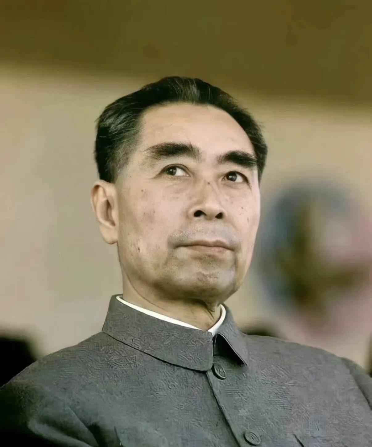 鞠躬尽瘁是一串统计数字1974年，周恩来总理已是古稀之年，却以常人难以企及的