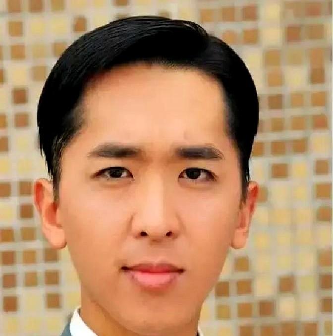 邓兆尊这“败家子”，人设算是彻底反转了。他爸邓永祥，那可是过来人，自个儿都一