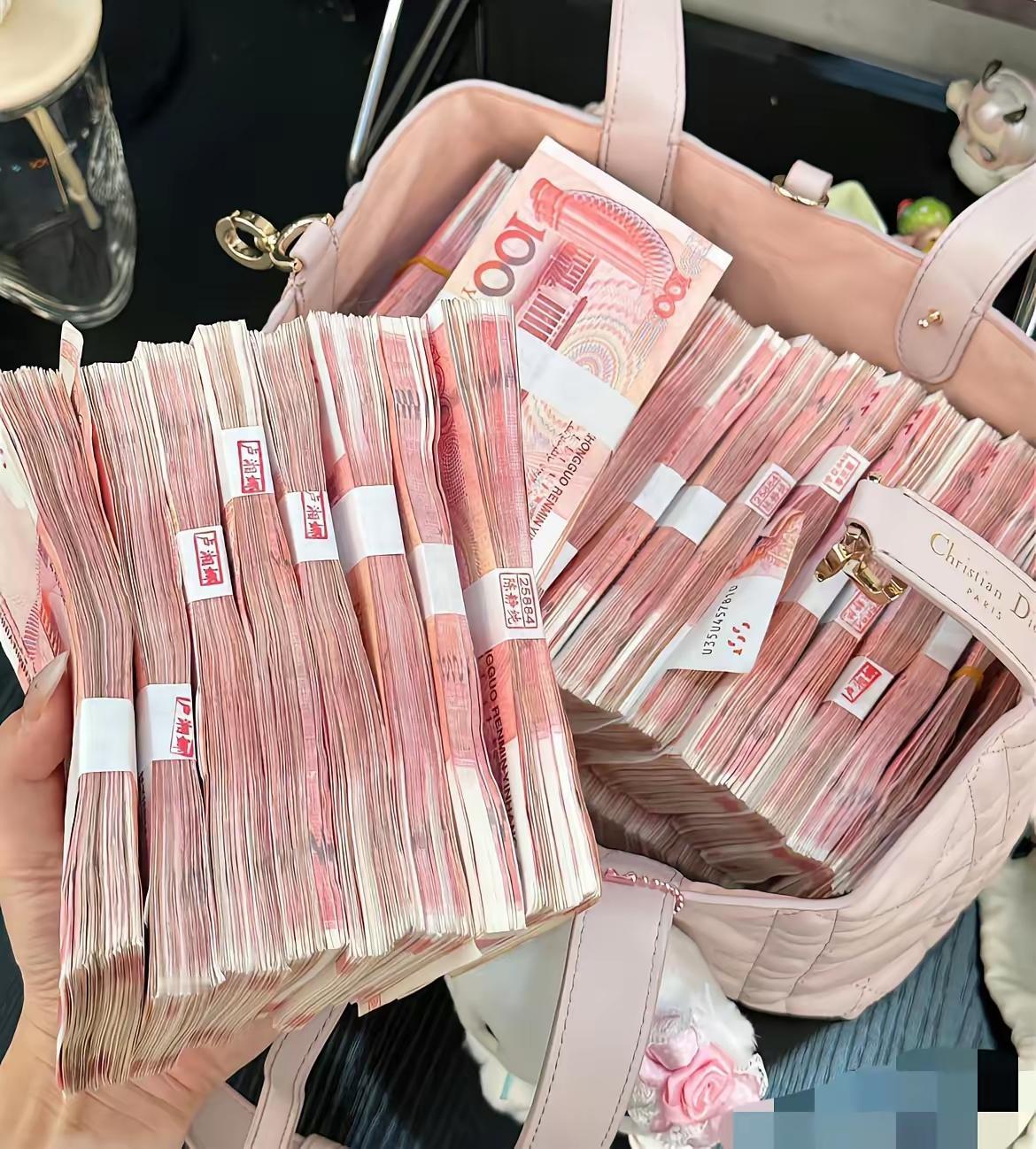 存款20万后要不要及时行乐，这得看个人情况。我有个朋友，存到20万后立马买了辆心