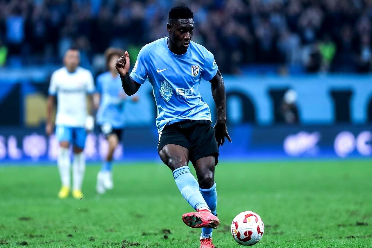 马莱莱离队原因：其经纪人提出年薪从税前100万欧元涨至税后100万。申花觉得这性