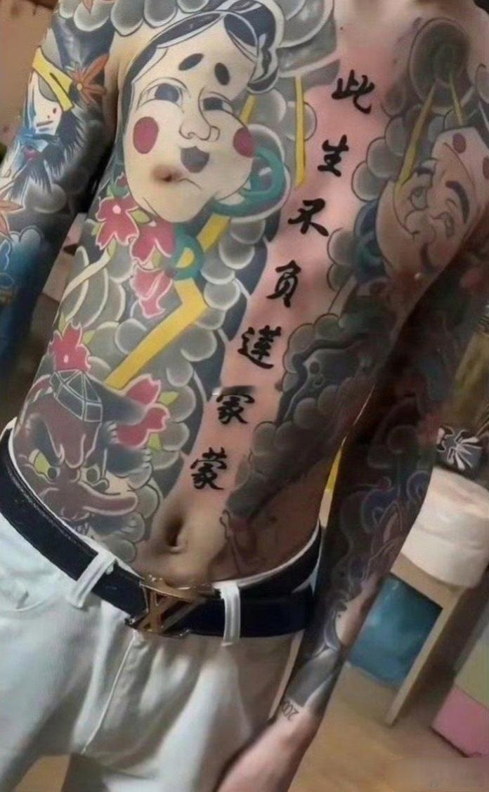小伙儿以后想进厂，怕是通不过面试。