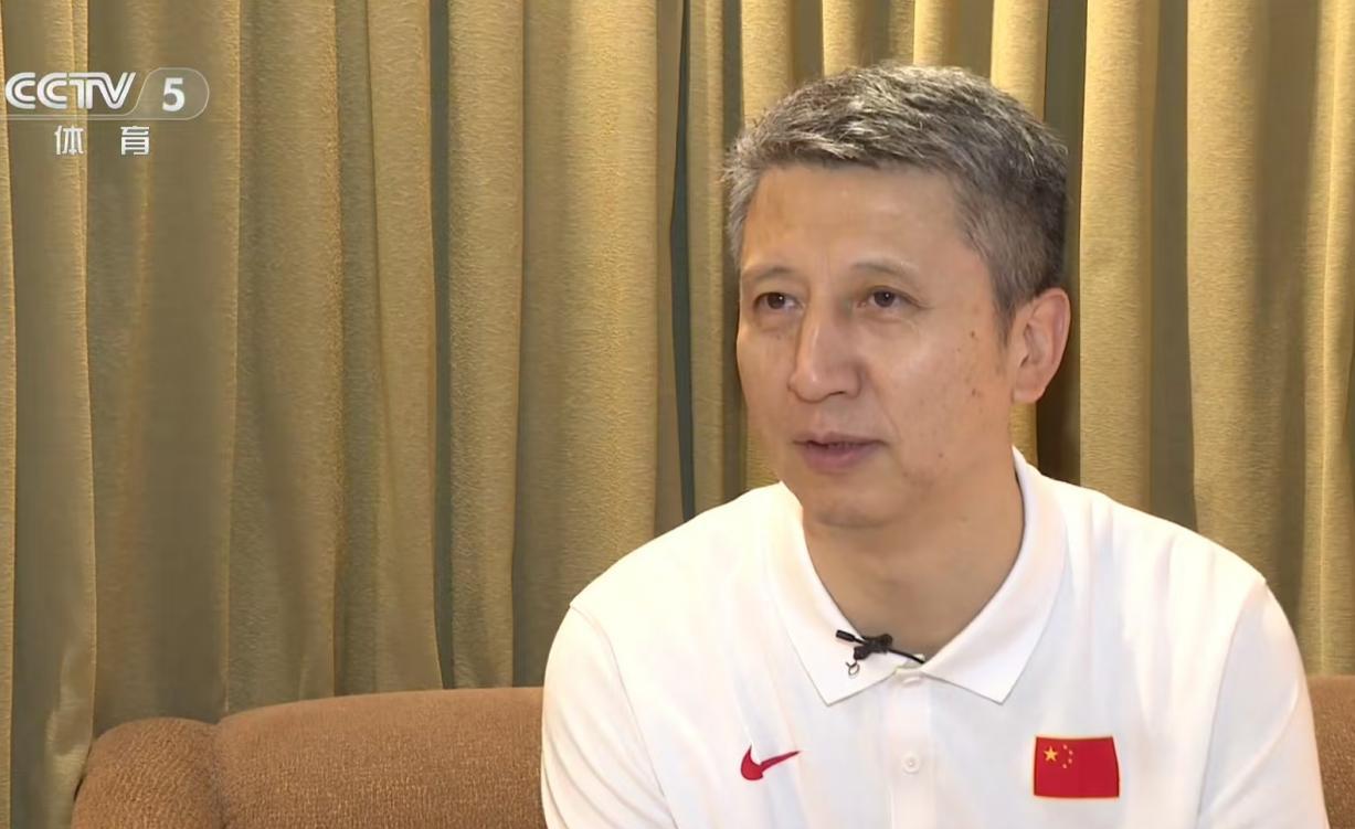 郭士强接受央视采访用七个字总结自己的篮球理念“攻守平衡速度快”，这也是现代篮球发