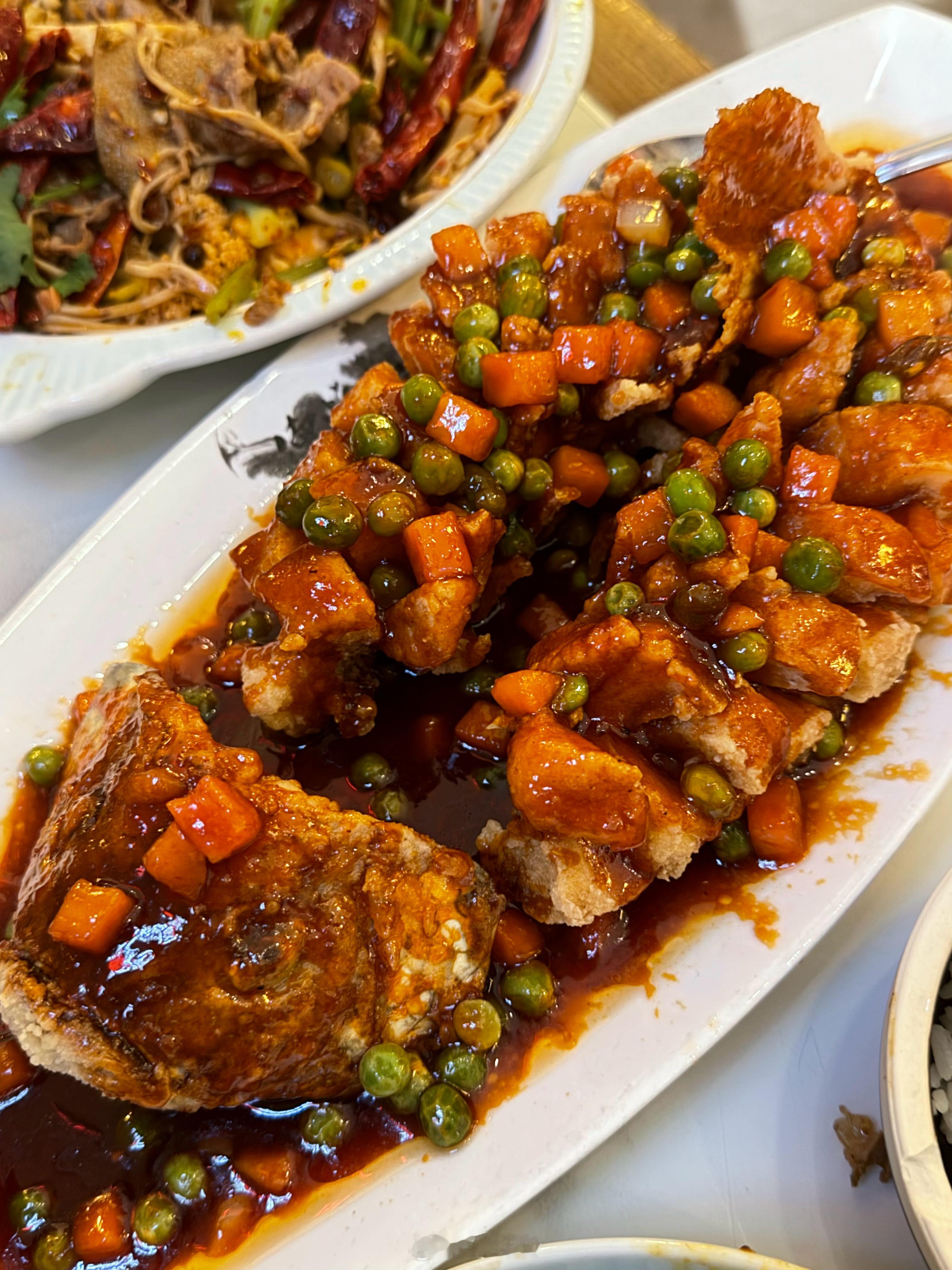 中秋佳节特地选了一家中餐馆，这两天没吃饭，味道还是很香的在国外也