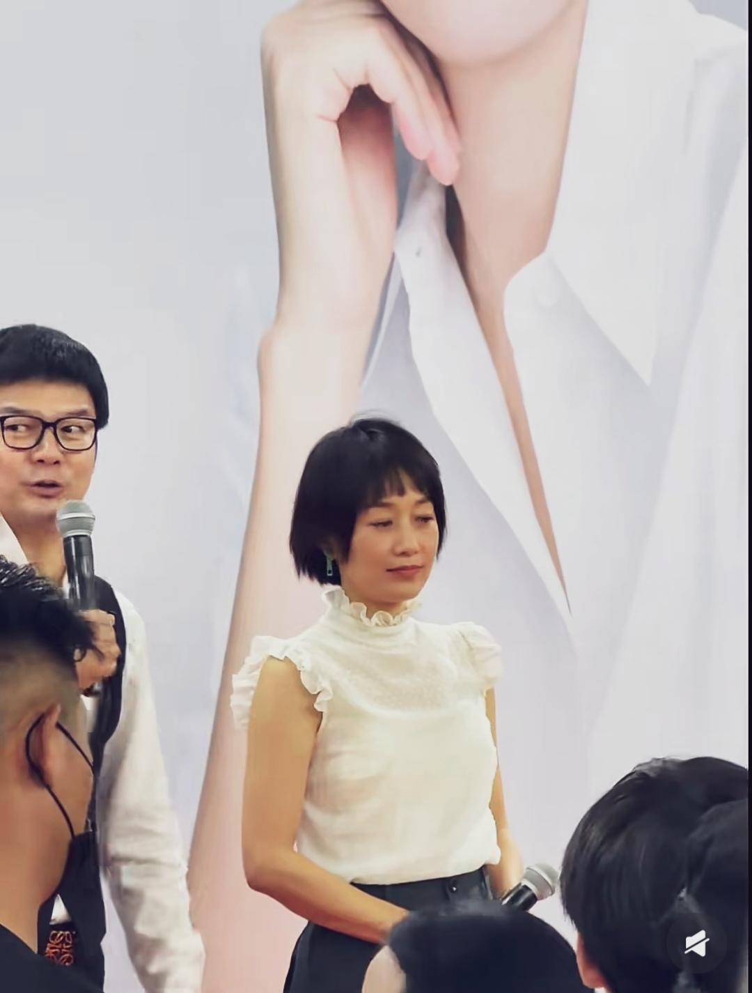 马伊琍还是这么好看，她真不显老，原生态美女！根本看不出已经50岁了！