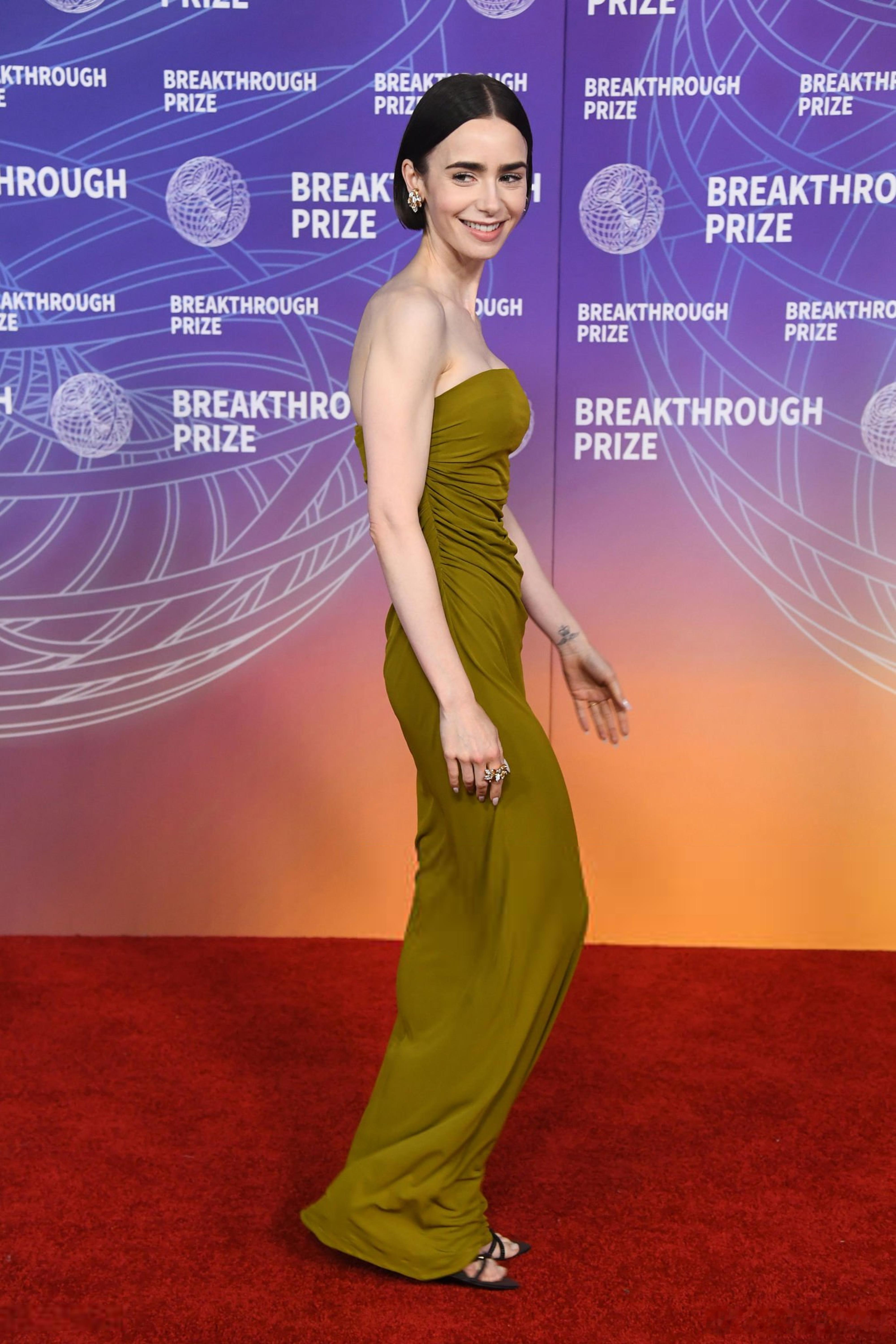 Lilycollins莉莉柯林斯和老公CharlieMcDowell在洛杉矶