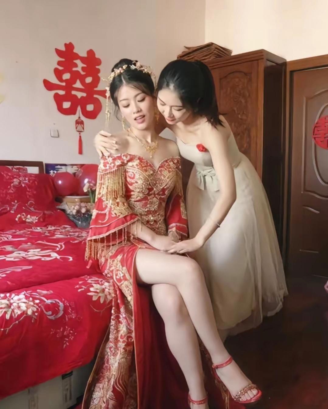 表姐2009年结婚的照片，当时她可是村花，一大帮男人追求，最后还是被表姐夫拿下。