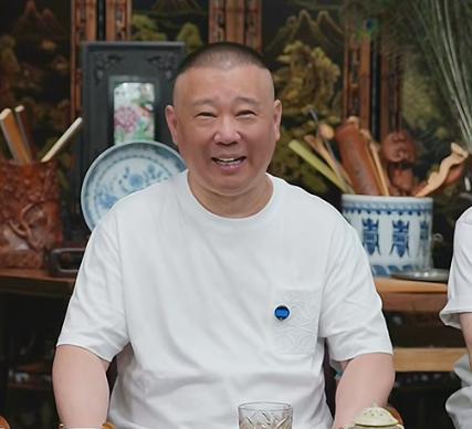7月10日晚，郭德纲带着儿徒陶阳、徒弟张鹤擎以及鼓曲社的几位女演员直播，吸引了数