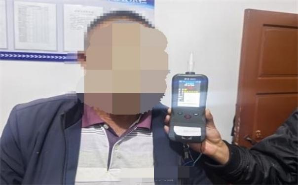 深夜醉驾被查数值惊人“开车不喝酒，喝酒不开车”不仅仅是一句宣传语，更是一条警