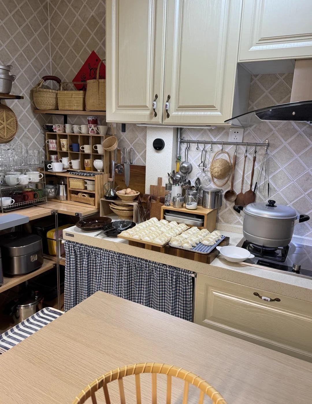 天冷更想吃饺子吃饱喝足，哪哪都舒服了有故事的家中旧物记录生活今天吃什么呢