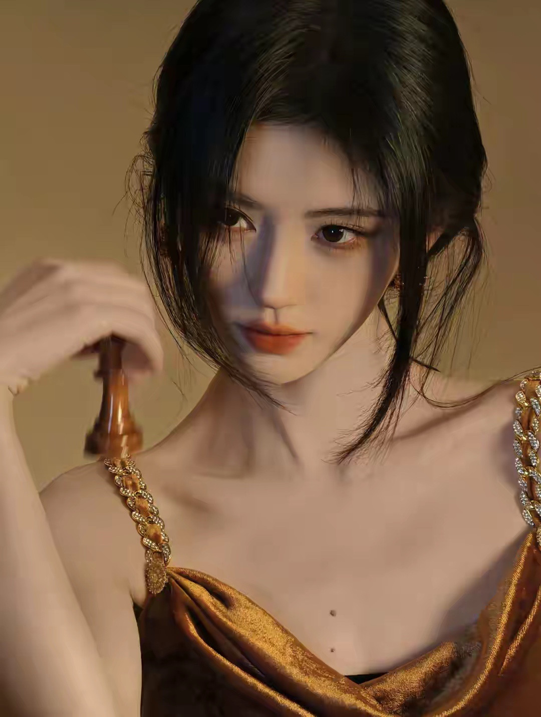 鞠婧祎，金色吊带裙，火力全开，太美了吧！